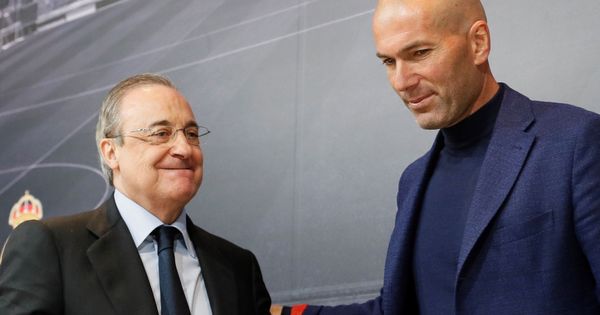 Foto: Florentino Pérez junto a Zinedine Zidane en la rueda de prensa en Valdebebas para anunciar la marcha del francés. (EFE)