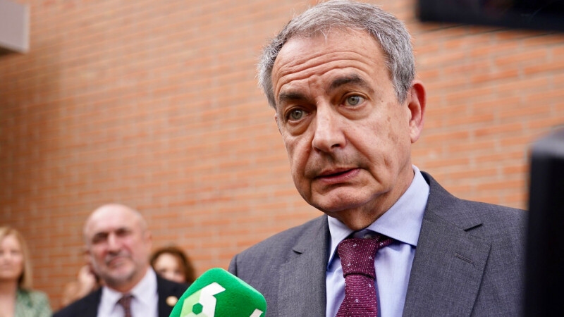 Foto de Zapatero pide movilizarse y Ayuso le acusa de hacer chantaje y escaquearse 
