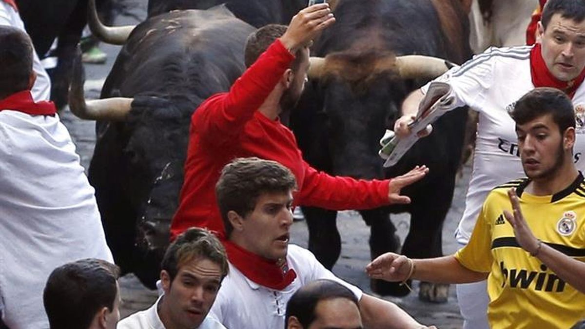 La policía de Pamplona busca al autor del 'selfie' en el quinto encierro de Sanfermines