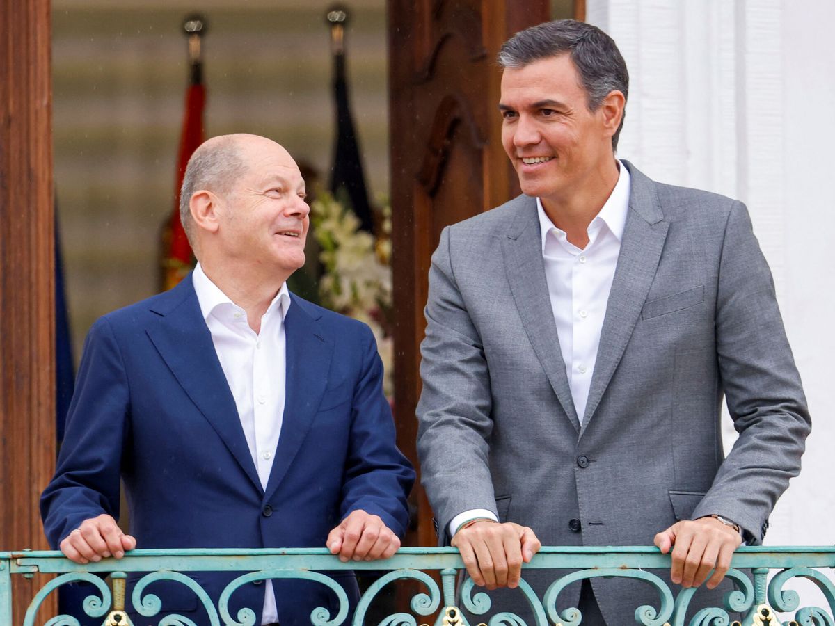 Foto: El presidente del Gobierno, Pedro Sánchez, y el canciller alemán, Olaf Scholz. (Reuters/Michele Tantussi)