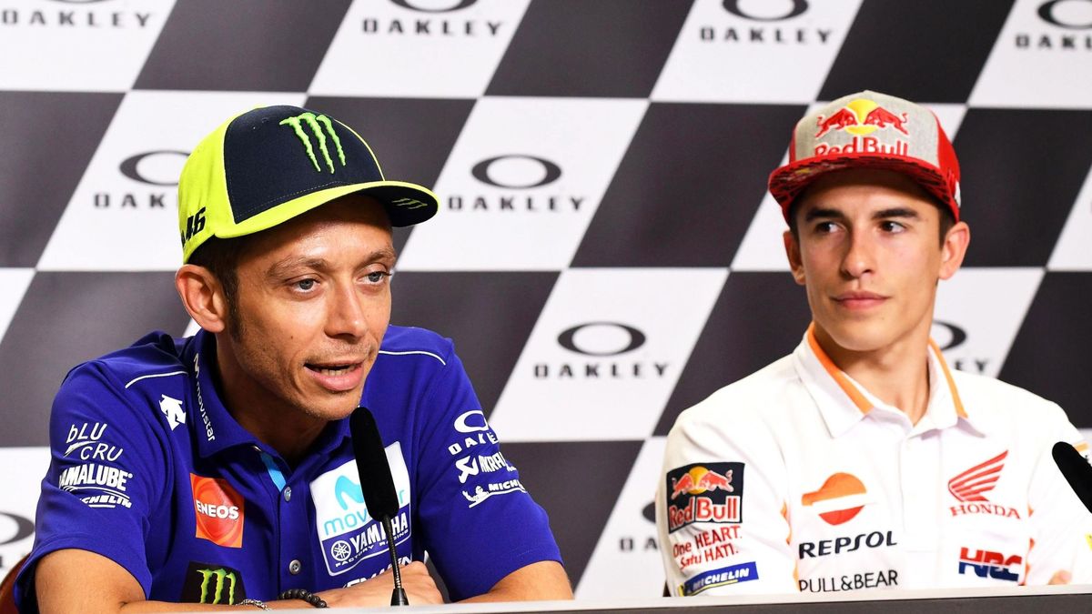 El vergonzoso gesto de Rossi: niega el saludo a Márquez y echa más gasolina a la lucha