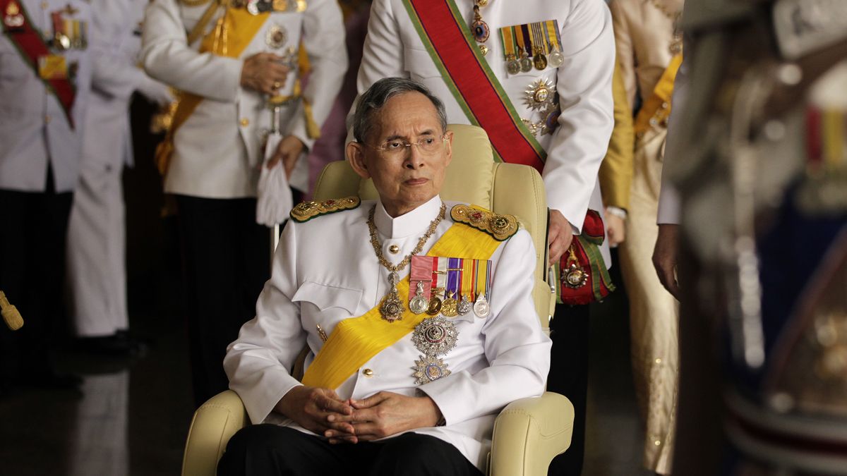La última polémica del rey de Tailandia, el monarca más rico del mundo