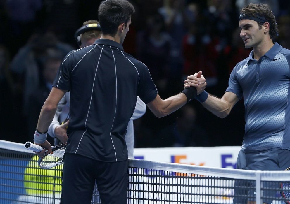 Foto: Djokovic junto a Federer en el O2 Arena (Reuters).