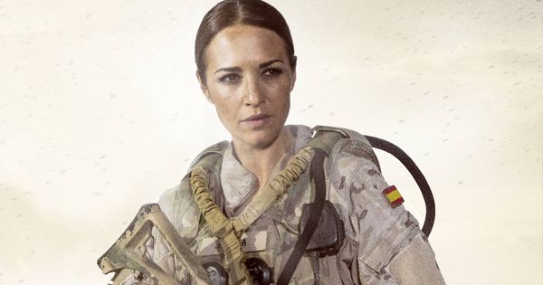 Foto: Paula Echevarría, protagonista de 'Los nuestros 2', también de verde, pero militar. (Telecinco)