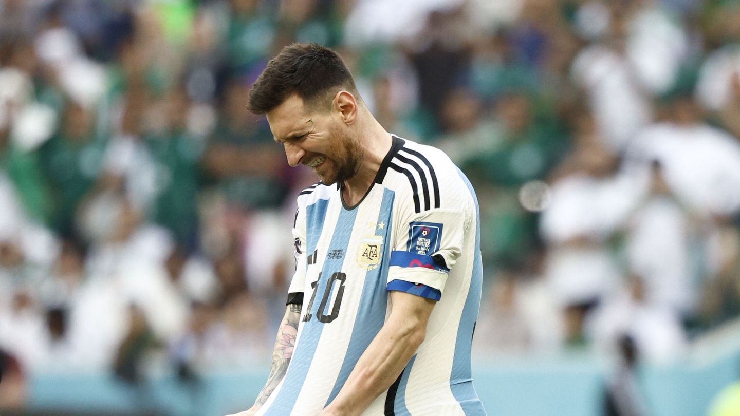 Messi, desesperado durante el partido frente a Arabia Saudí. (EFE/Yoan Valat)