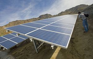 Los fondos buitre sobrevuelan los huertos solares en riesgo de quiebra