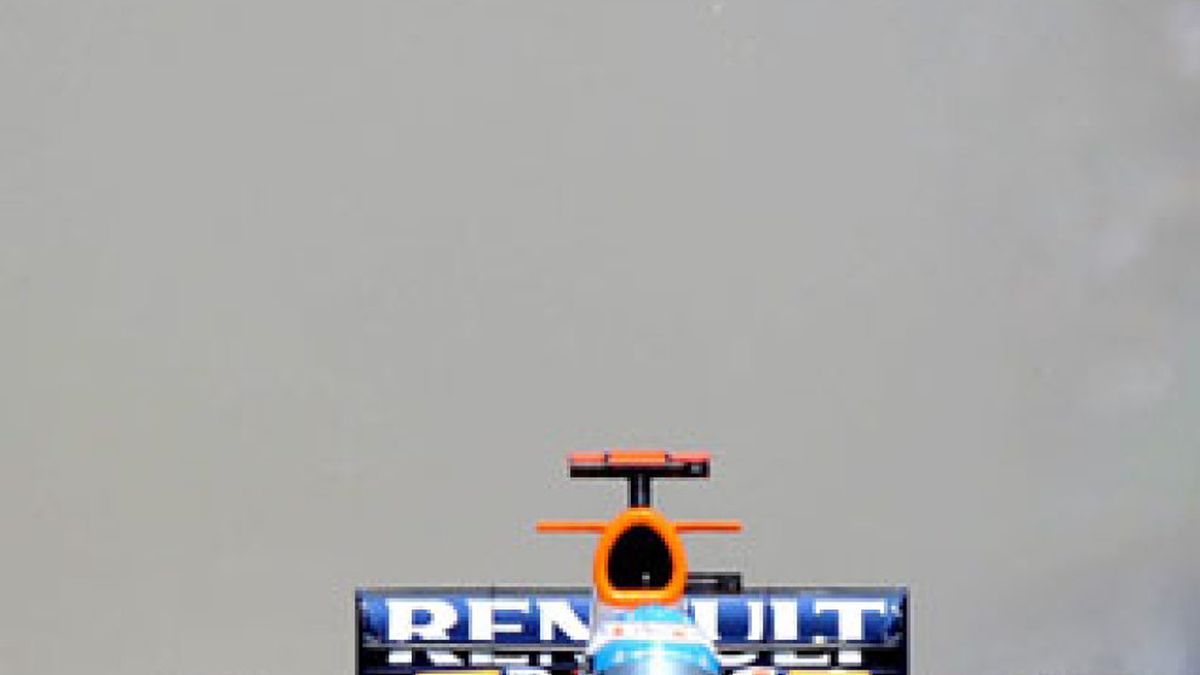 Alonso no quiere pecar de optimista porque delante tiene coches "más rápidos"