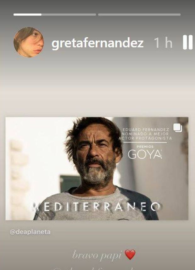 Greta Fernández, felicitando a su padre desde Twitter.