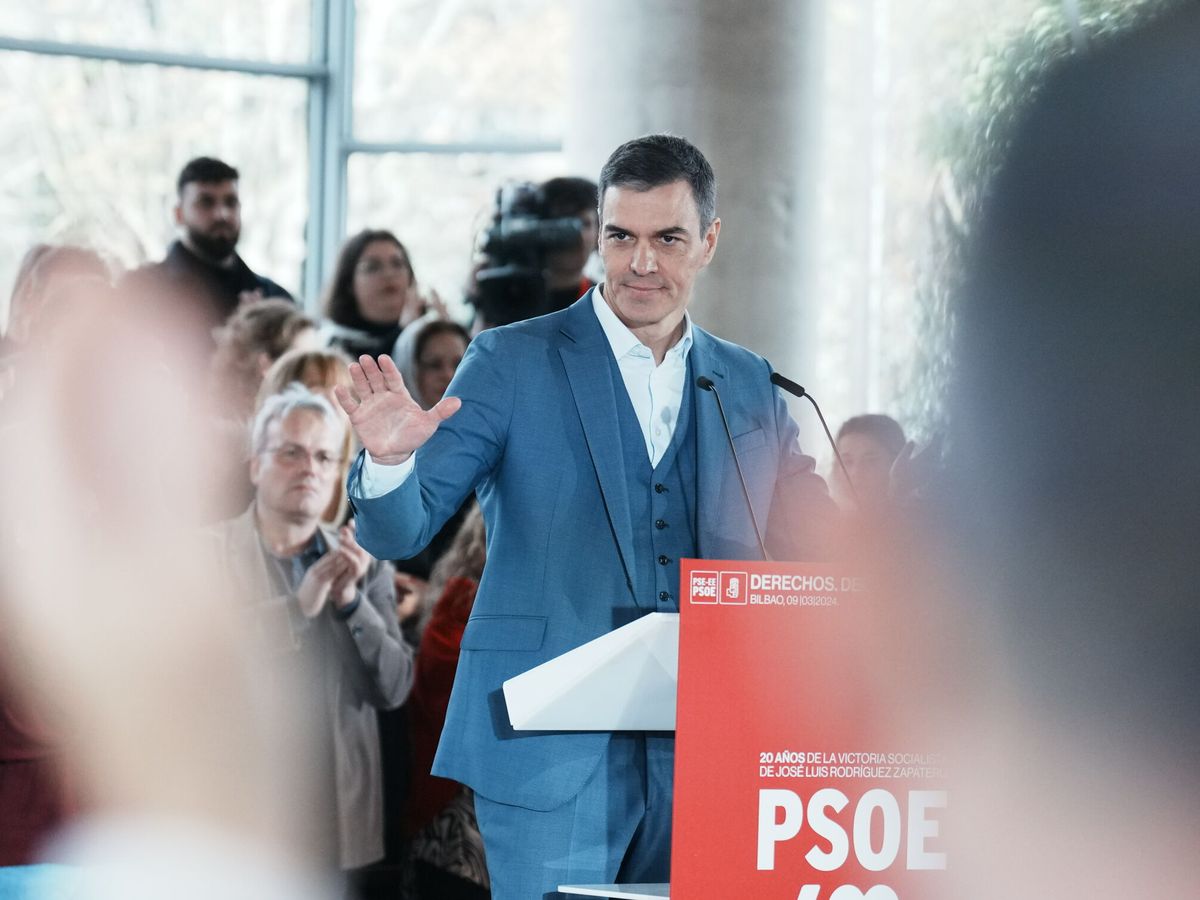 Foto: Pedro Sánchez durante un homenaje a Zapatero este sábado en Bilbao en recuerdo de los 20 años de su primer Gobierno. (Europa Press/H. Bilbao)