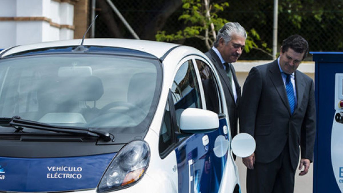 El príncipe Felipe, del Premio Cervantes a los coches eléctricos en Málaga