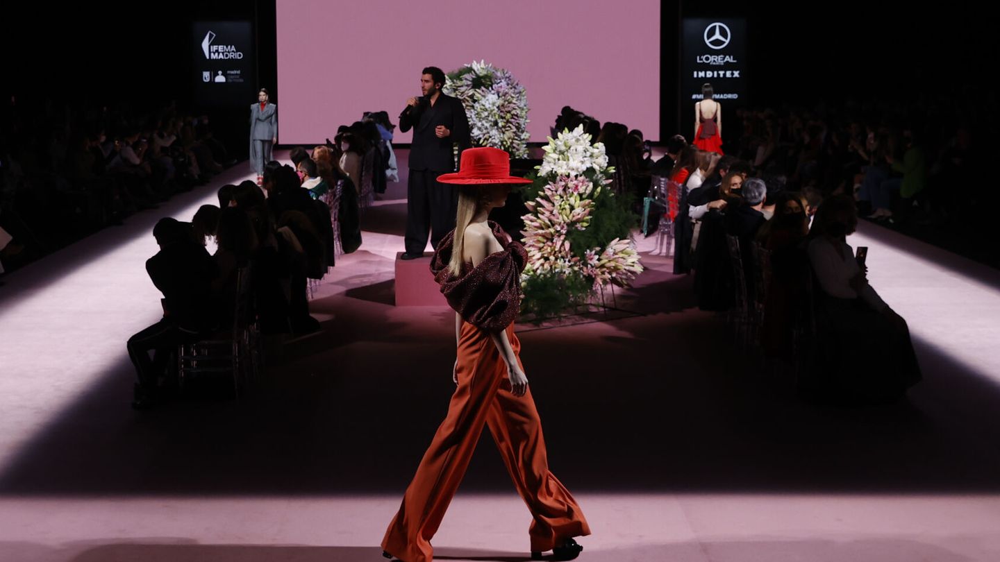 Desfile de la Mercedes-Benz Fashion Week en marzo de 2022. (EFE/J.J.Guillen)