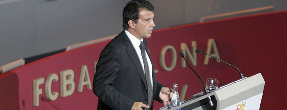 Foto: Laporta recluta a políticos, socios comerciales, una prima y un compadre para su ‘guardia de corps’ en el Barça
