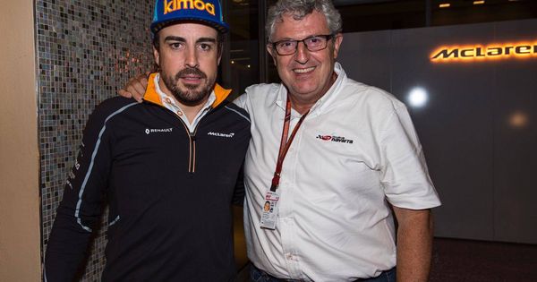 Foto: José María junto a Fernando Alonso.