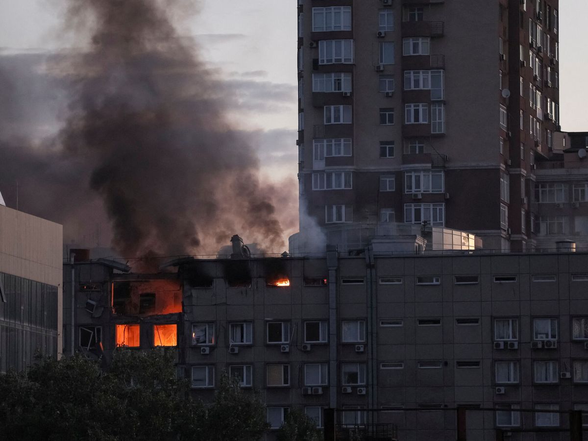 Foto: Edificios atacados por drones rusos. (Reuters/Gleb Garanich)
