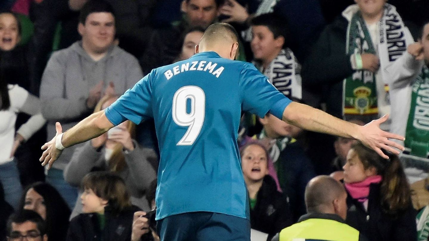 Benzema celebra un gol en Liga. (EFE) 