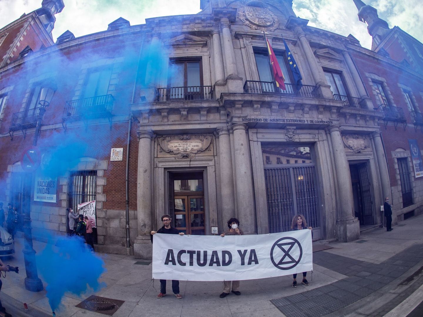 Protesta de Extinction Rebellion demandando una 'Asamblea Ciudadana Para El Clima'. (EFE/Rodrigo Jiménez)