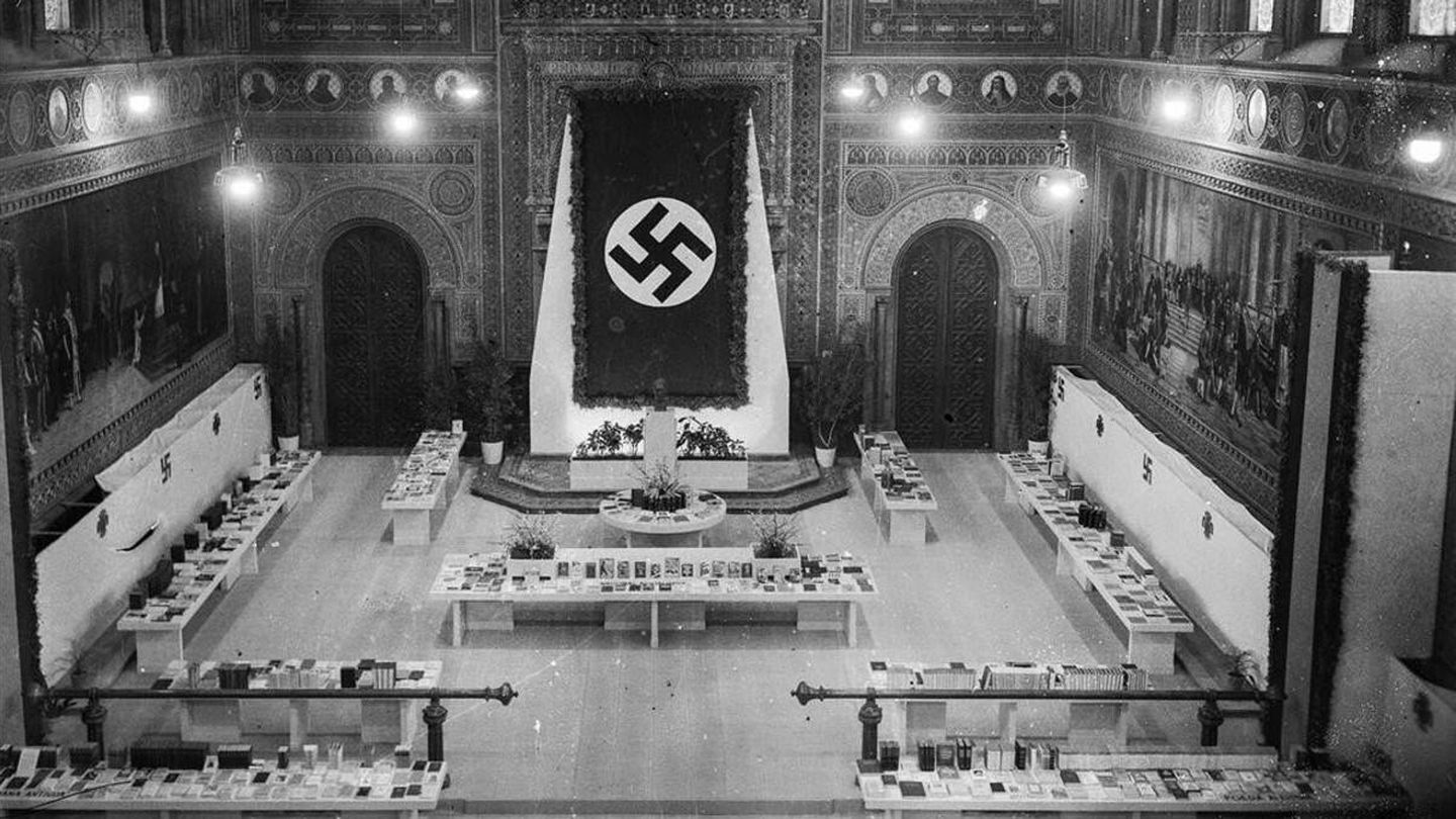 Paraninfo de la Universidad de Barcelona en 1941 durante la Exposición del Libro alemán