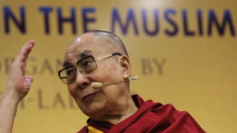 El Dalai Lama: Si me sustituye una mujer, debe ser atractiva