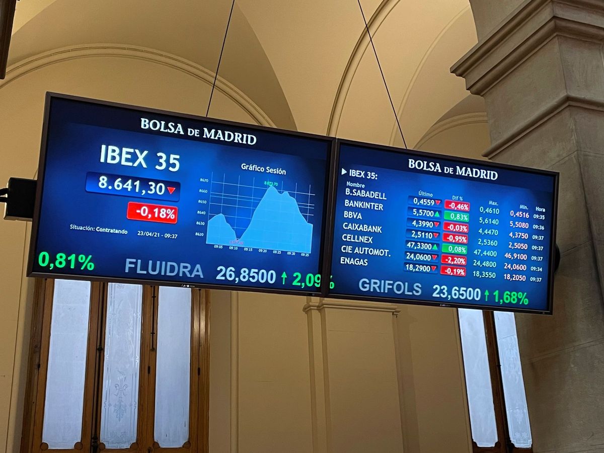 Foto: Una pantalla muestra los valores del Ibex 35. (EFE)