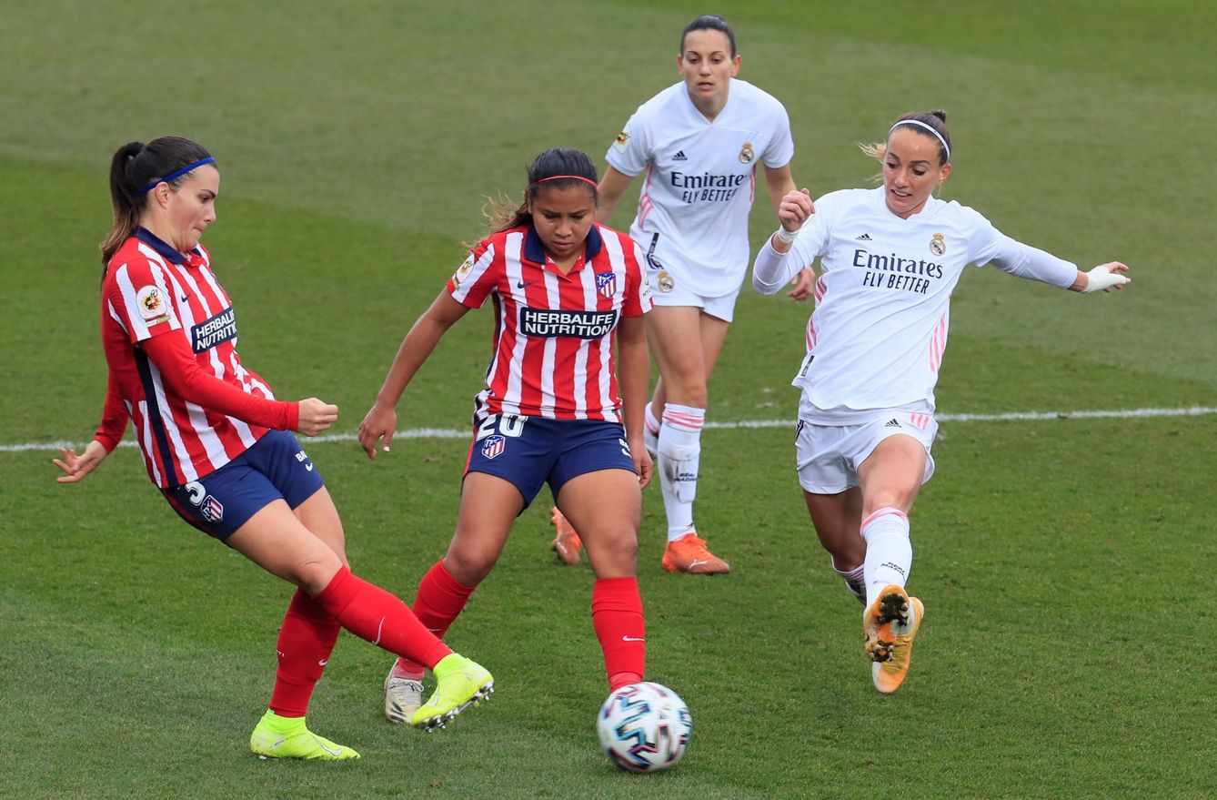 Imagen del derbi entre Atlético de Madrid y el Real Madrid femeninos. (EFE/ Fernando Alvarado)