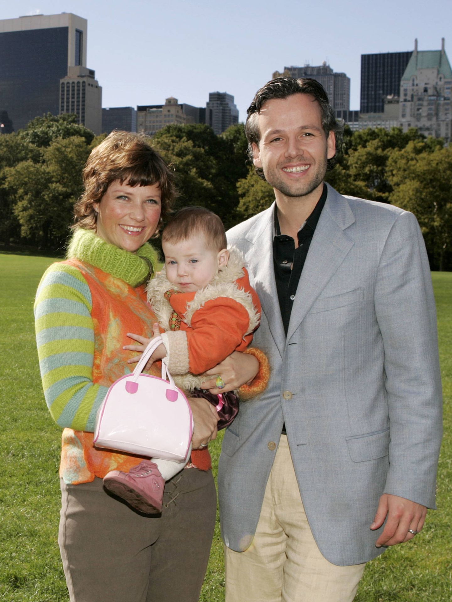 Marta Luisa y Ari Behn, con Maud Angelica en 2004 en Nueva York. (Getty)