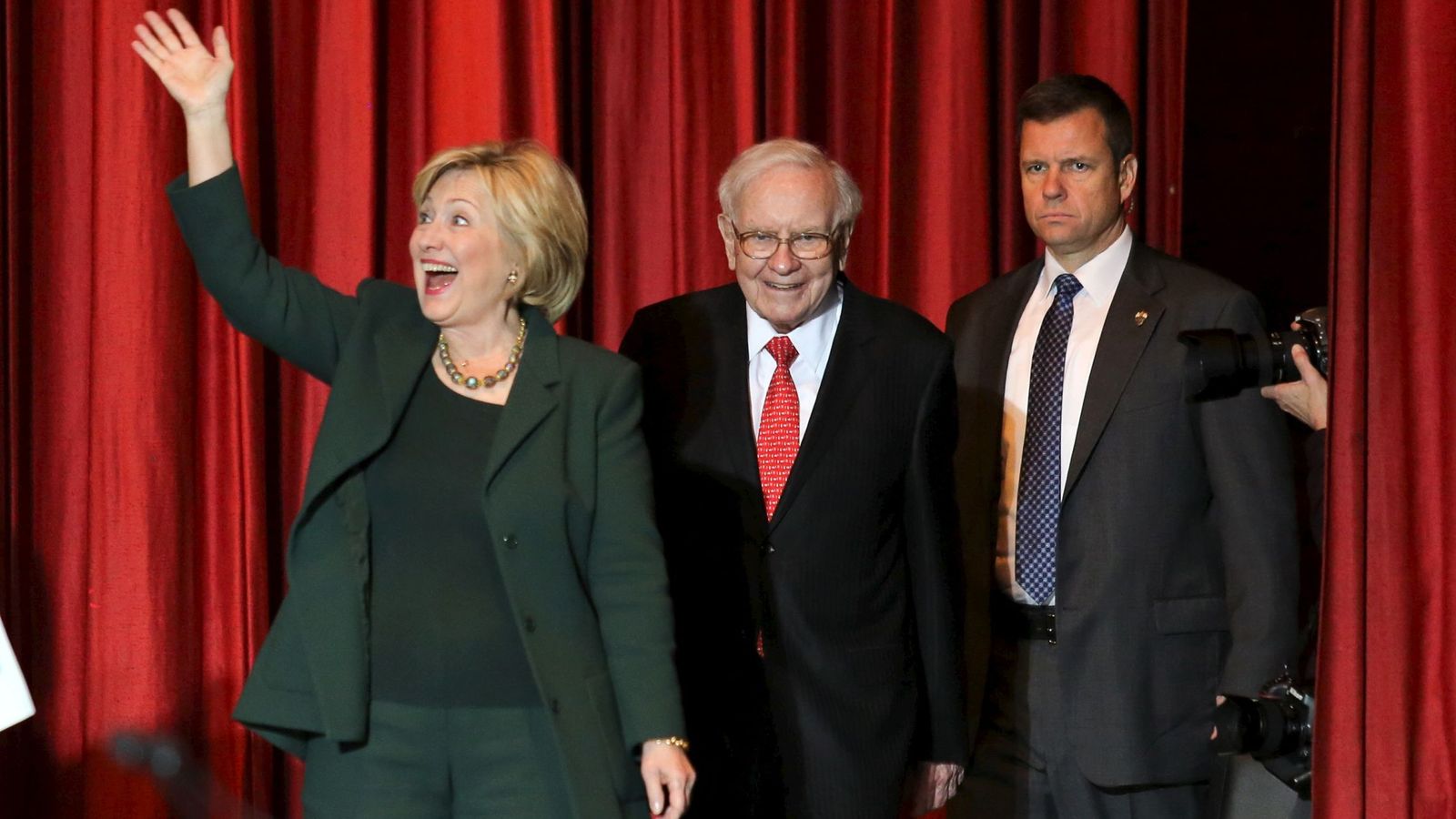 Foto: La candidata demócrata a la Casa Blanca, Hillary Clinton, y el inversor Warren Buffet en Omaha. (Reuters)