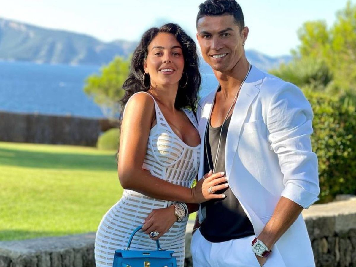 Foto: Georgina Rodríguez y Cristiano Ronaldo, en una fotografía de sus redes sociales. (Instagram/@georginagio)