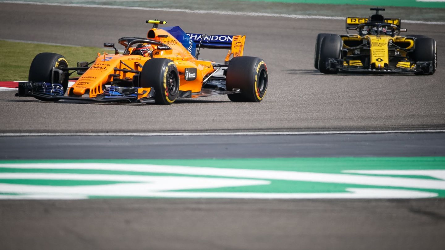 Red Bull y Renault, que montan el mismo motor que McLaren, fueron mejores que la escudería británica en el Gran Premio de China de F1. (EFE)