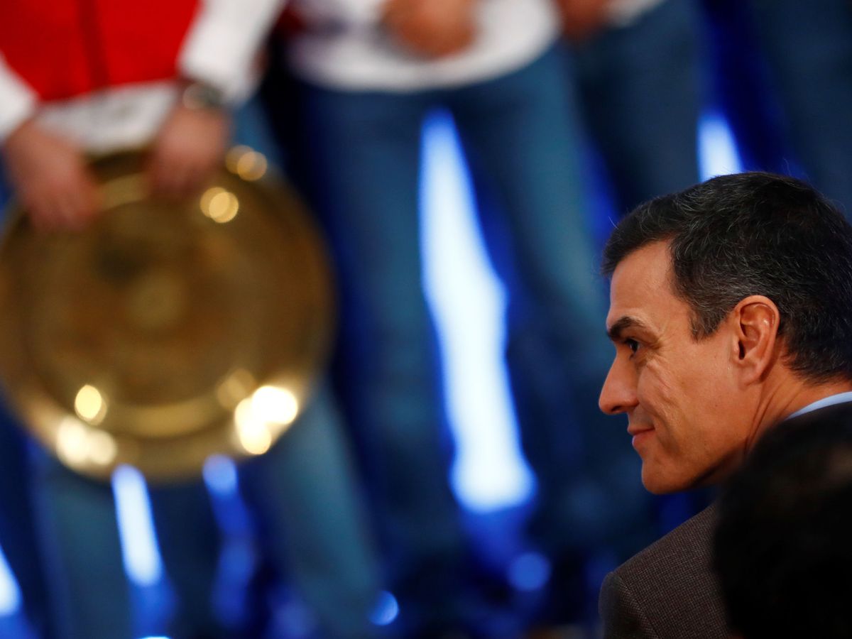Foto: Pedro Sánchez, durante la recepción a la selección masculina de balonmano, campeona del mundo, este 28 de enero en la Moncloa. (Reuters)