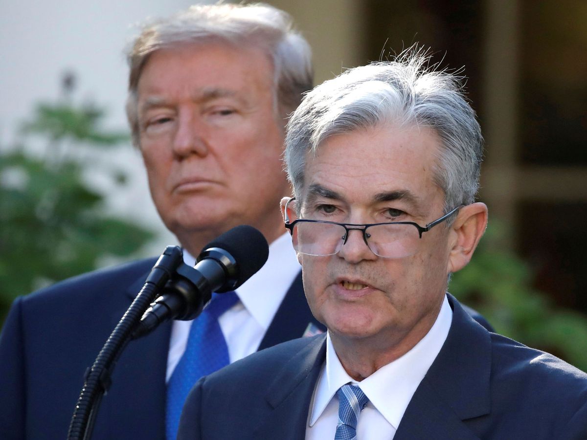 Foto: El presidente de la Reserva Federal, Jerome Powell. En un segundo plano, el presidente de EEUU, Donald Trump. (Reuters)