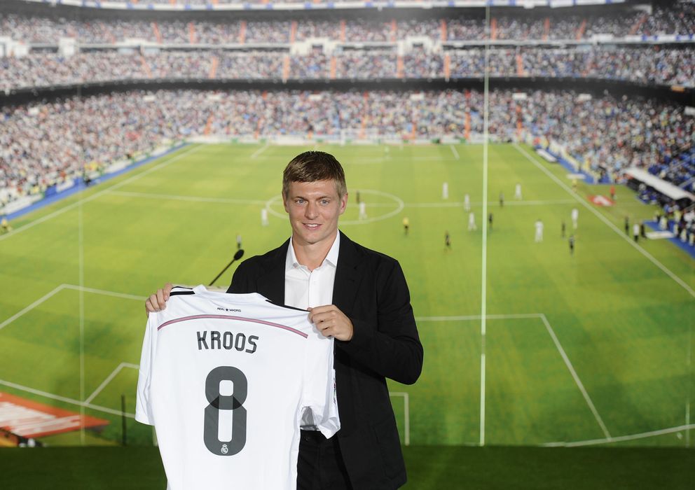 Foto: Toni Kroos tras su presentación como jugador blanco (GTres).