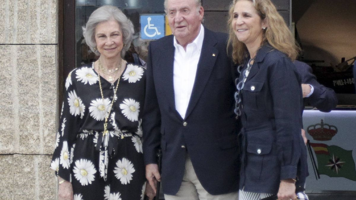 El rey Juan Carlos y Miguel Arias