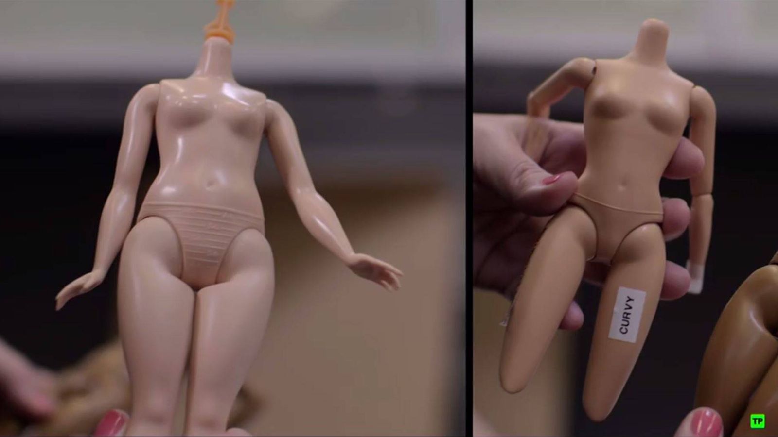 Foto: Imagen del documental 'Desmontando a Barbie' durante el proceso de creación de los nuevos modelos.