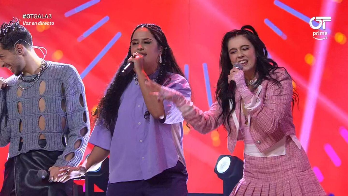 Paul, Salma y Chiara cantando en la apertura de 'Operación Triunfo'. (Prime Video)