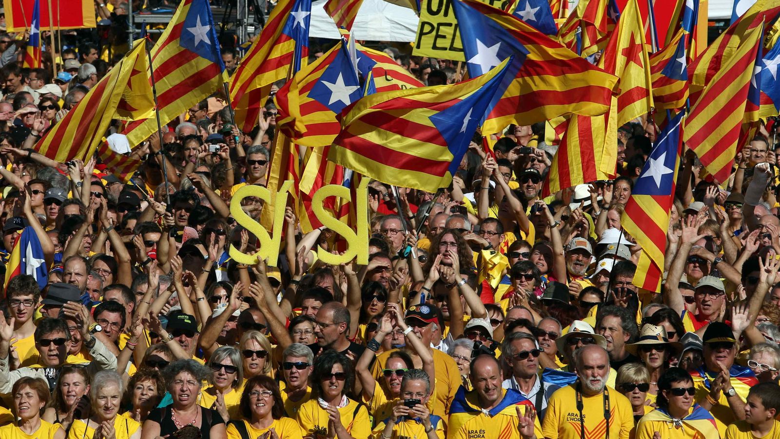 Foto: Marcha independentista encabezada por la Asamblea Nacional de Catalana y Òmnium Cultural. (EFE)