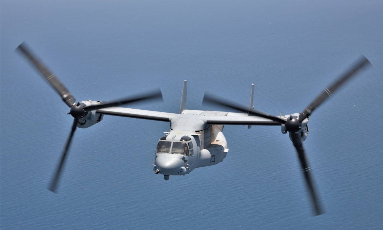 El MV-22 Osprey volando en modo avión. La imagen está tomada desde la rampa trasera de otro Osprey. (Juanjo Fernández)