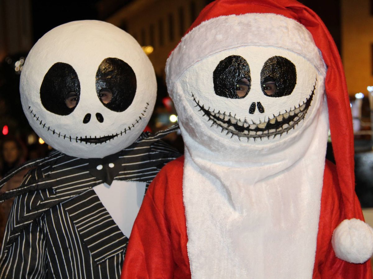 Foto: Dos alcazareños disfrazados en carnaval (Ayuntamiento de Alcázar de San Juan)