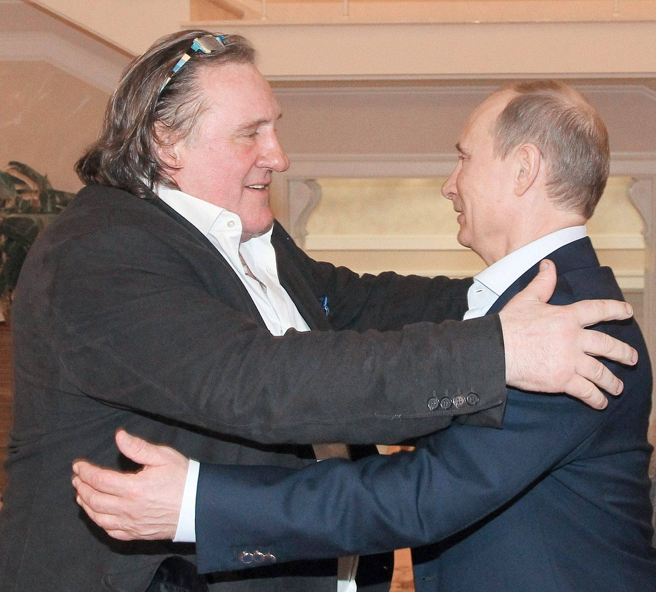 Depardieu abraza a Putin. (EFE)