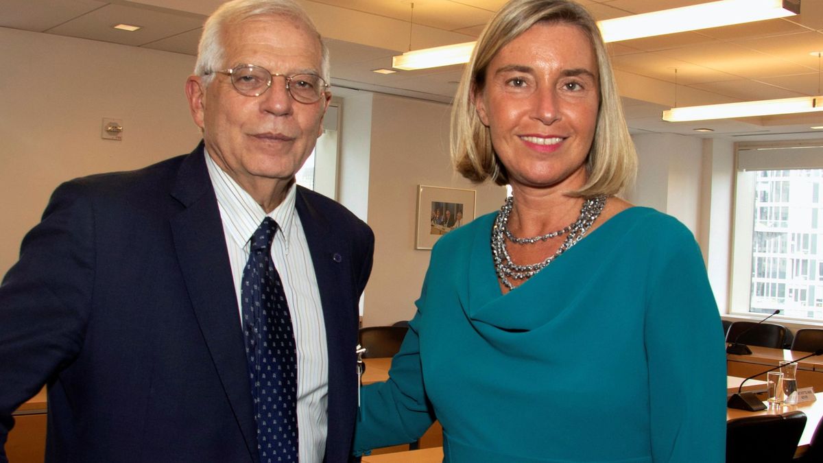 La Eurocámara vota a favor de no exigir a Borrell que venda sus acciones