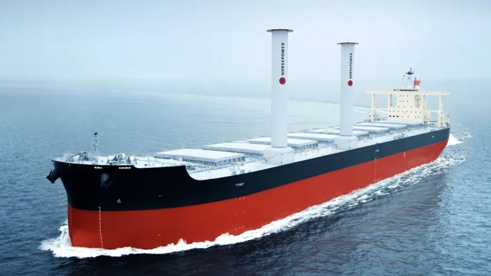 Colocan cilindros gigantes en la cubierta de un buque de carga y consiguen que consuma un 25% menos de combustible