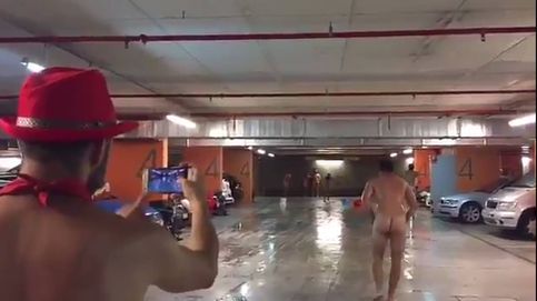 Sexo en los tejados y 'aquaplanning' desnudos: el desfase toma San Fermín