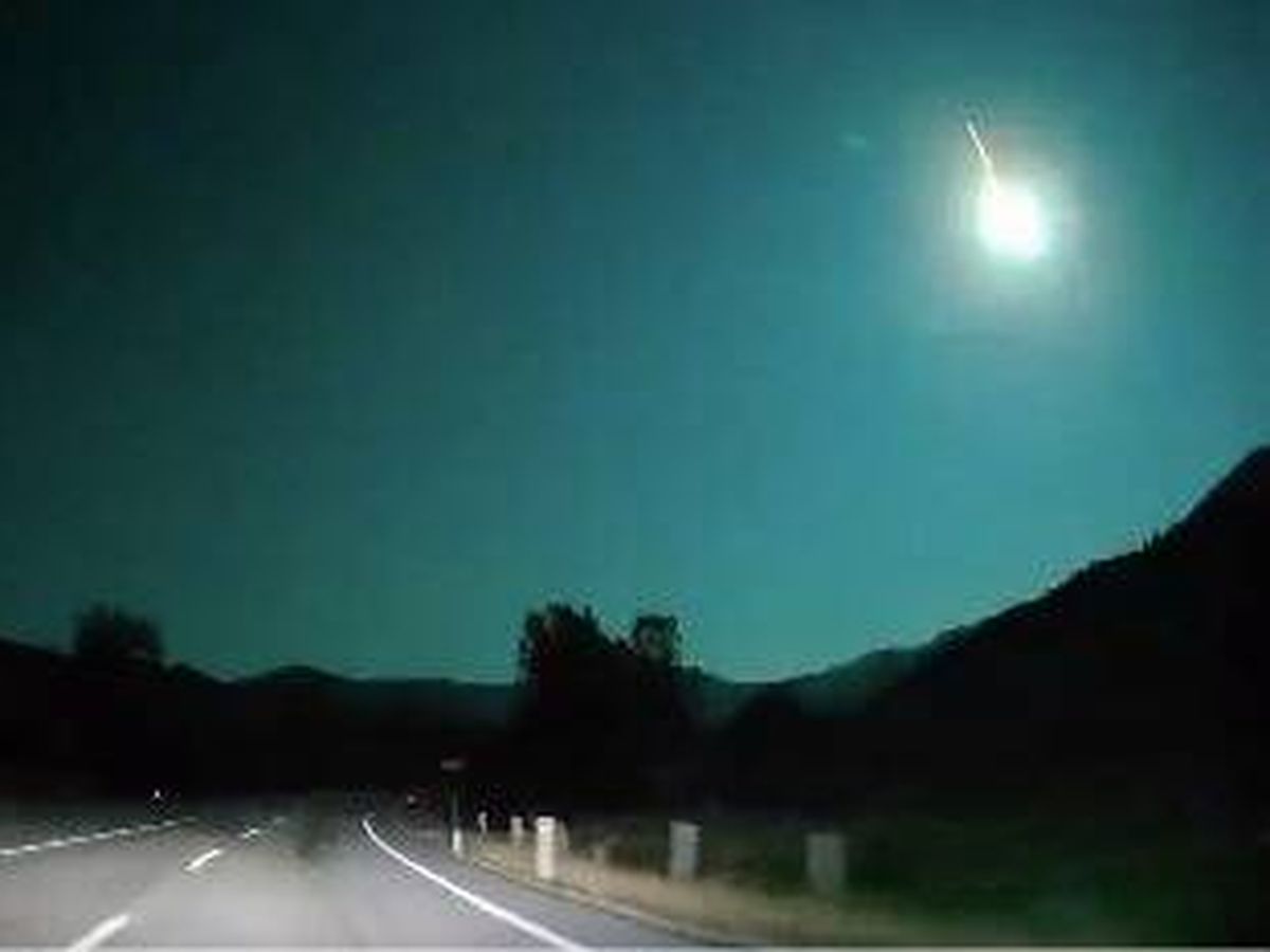 Foto: El color de la luz del meteorito es provocado por la fricción con el aire (Twitter/@RockMarkets)