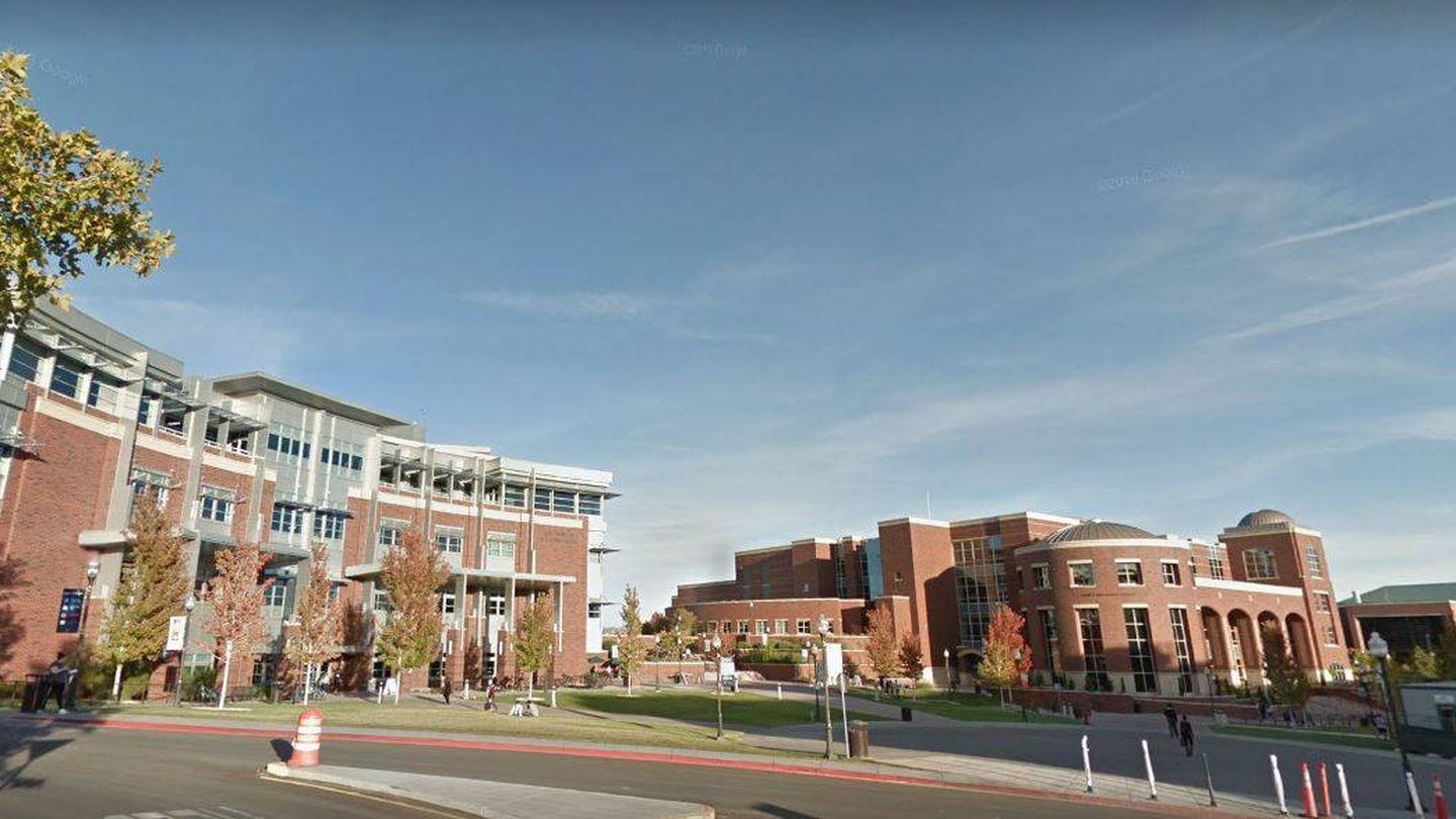 Exterior de una de uno de los departamentos de la Universidad de Nevada en Reno, Estados Unidos. (Google Maps)