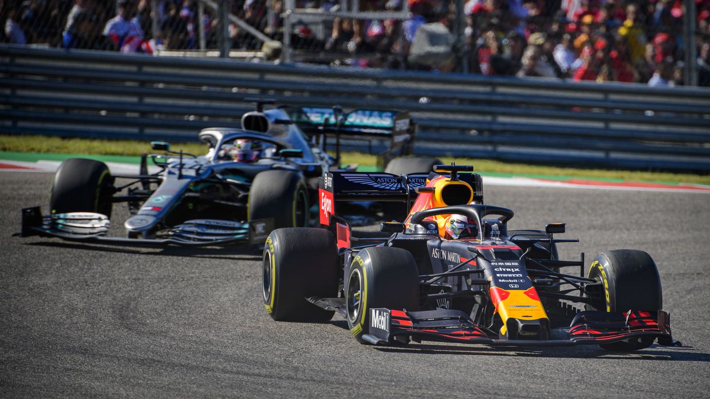 Max Verstappen y Lewis Hamilton durante el GP de Estados Unidos. (Reuters)