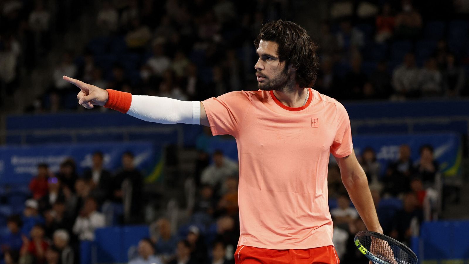 Carlos Alcaraz apaga el espíritu de Munar y su propio cortocircuito: remontada y a la final de Tokio (5-7, 6-3 y 6-1)