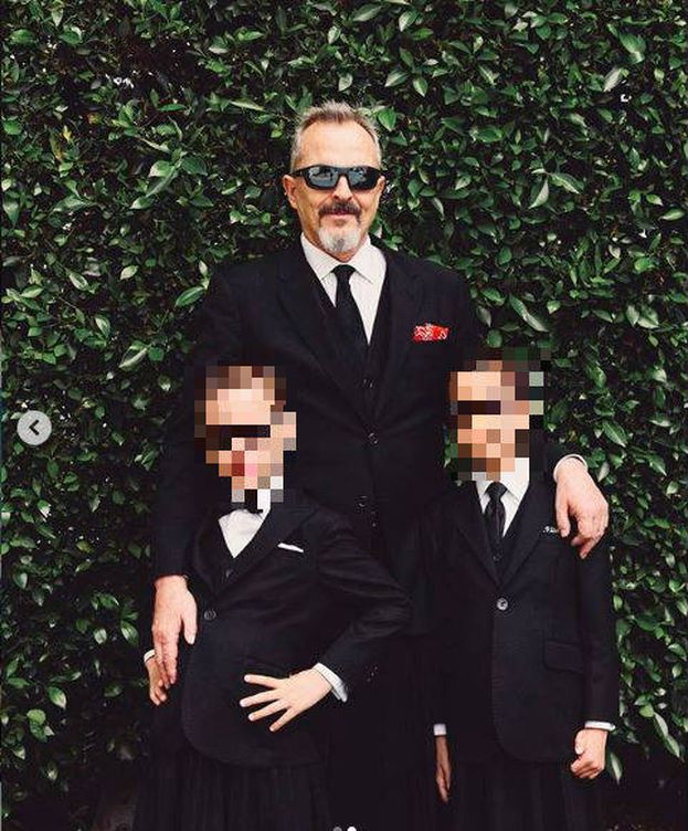 Foto: Miguel Bosé, con sus hijos, en una foto de sus redes sociales. (Instagram)