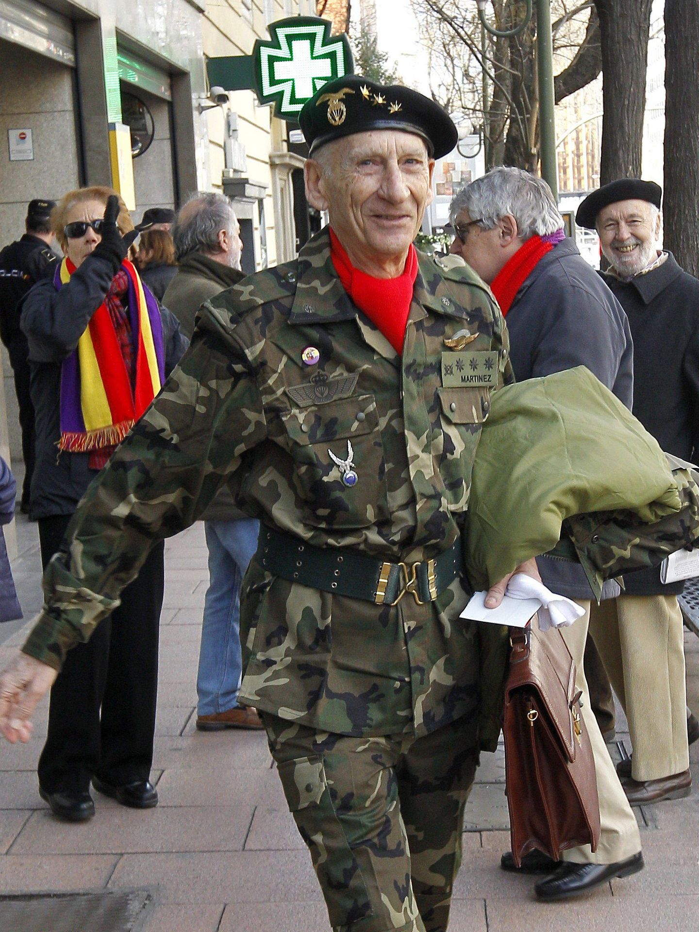 El coronel retirado Amadeo Martínez Inglés a su salida de la Audiencia Nacional, en Madrid. (EFE/Kote Rodrigo)