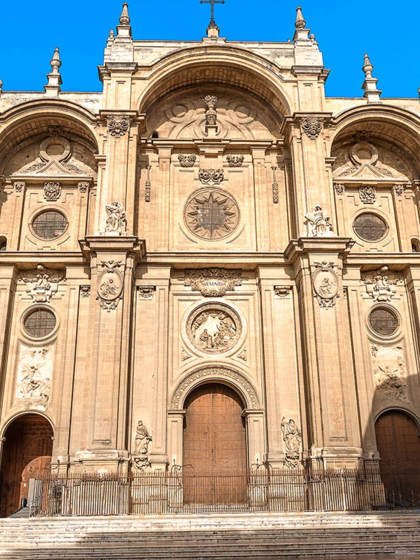 Descubre las catedrales de España, como la catedral de Granada. (Cortesía/Oficina de Turismo de España)