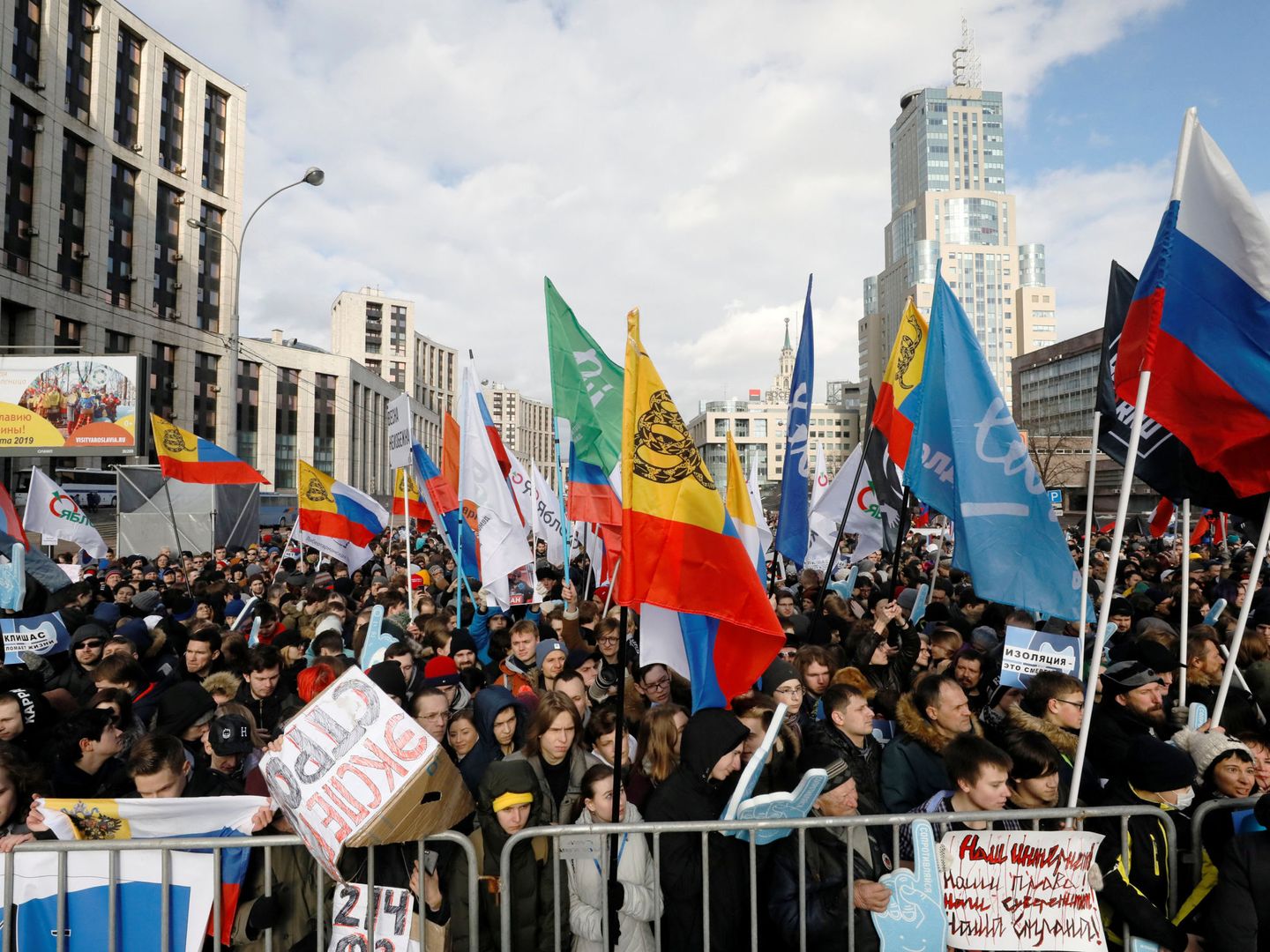 Protestas en Moscú ante el control del Internet por parte del Kremlin. (Reuters)