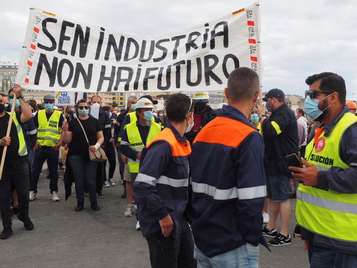 Foto: Manifestación de trabajadores de Alcoa y habitantes de la comarca de A Mariña, el 14 de junio. (EFE)